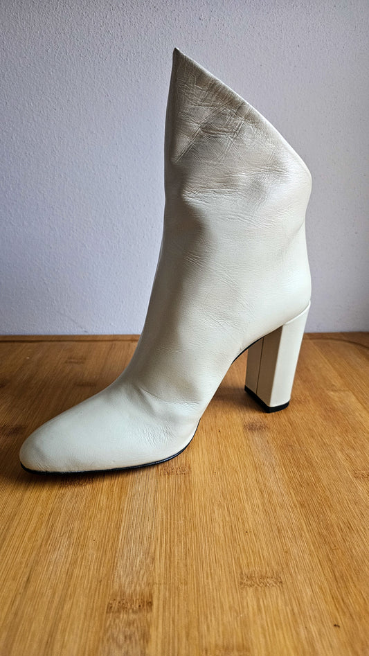 Stivaletto pelle asimmetrico