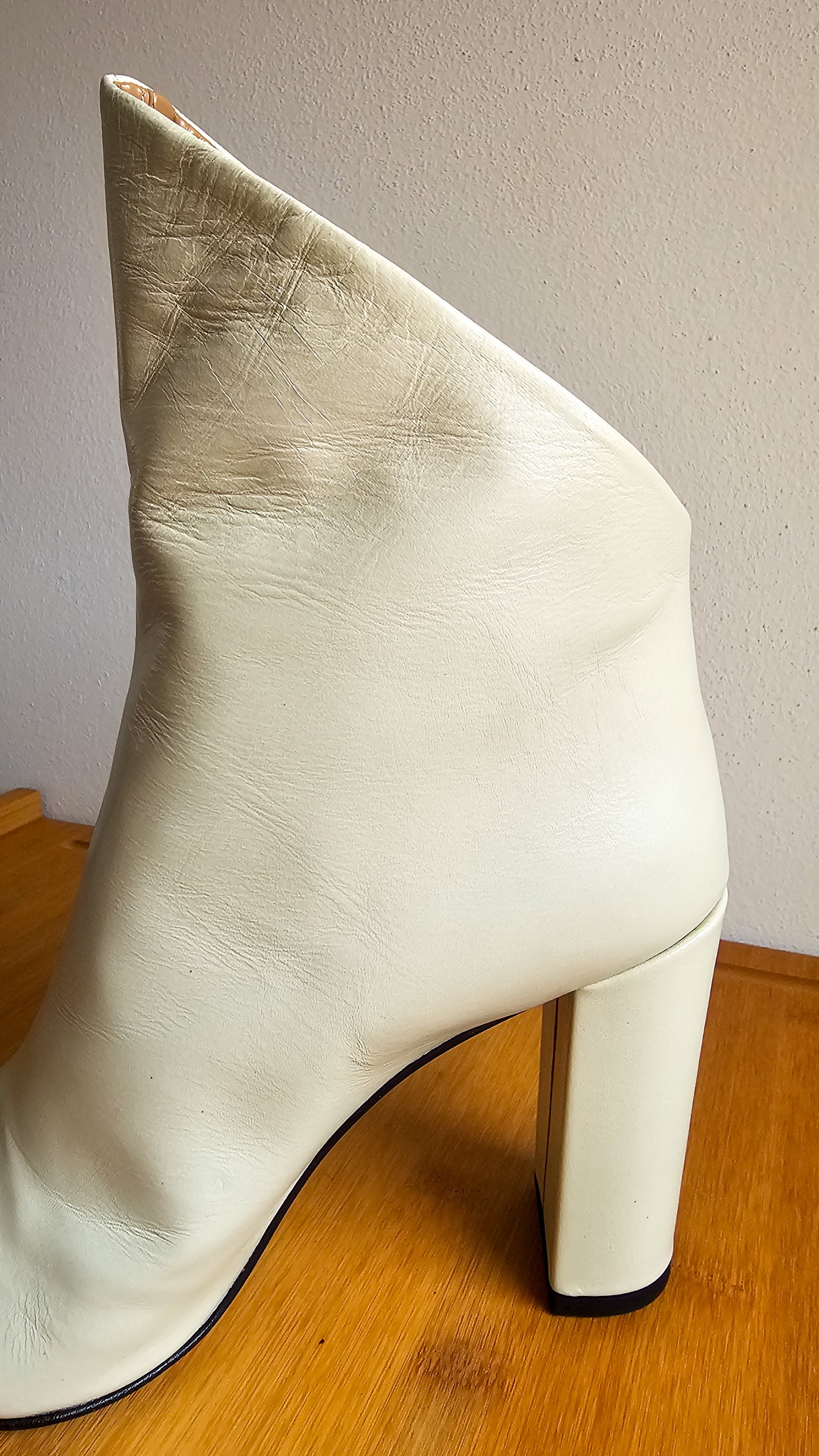 Stivaletto pelle asimmetrico